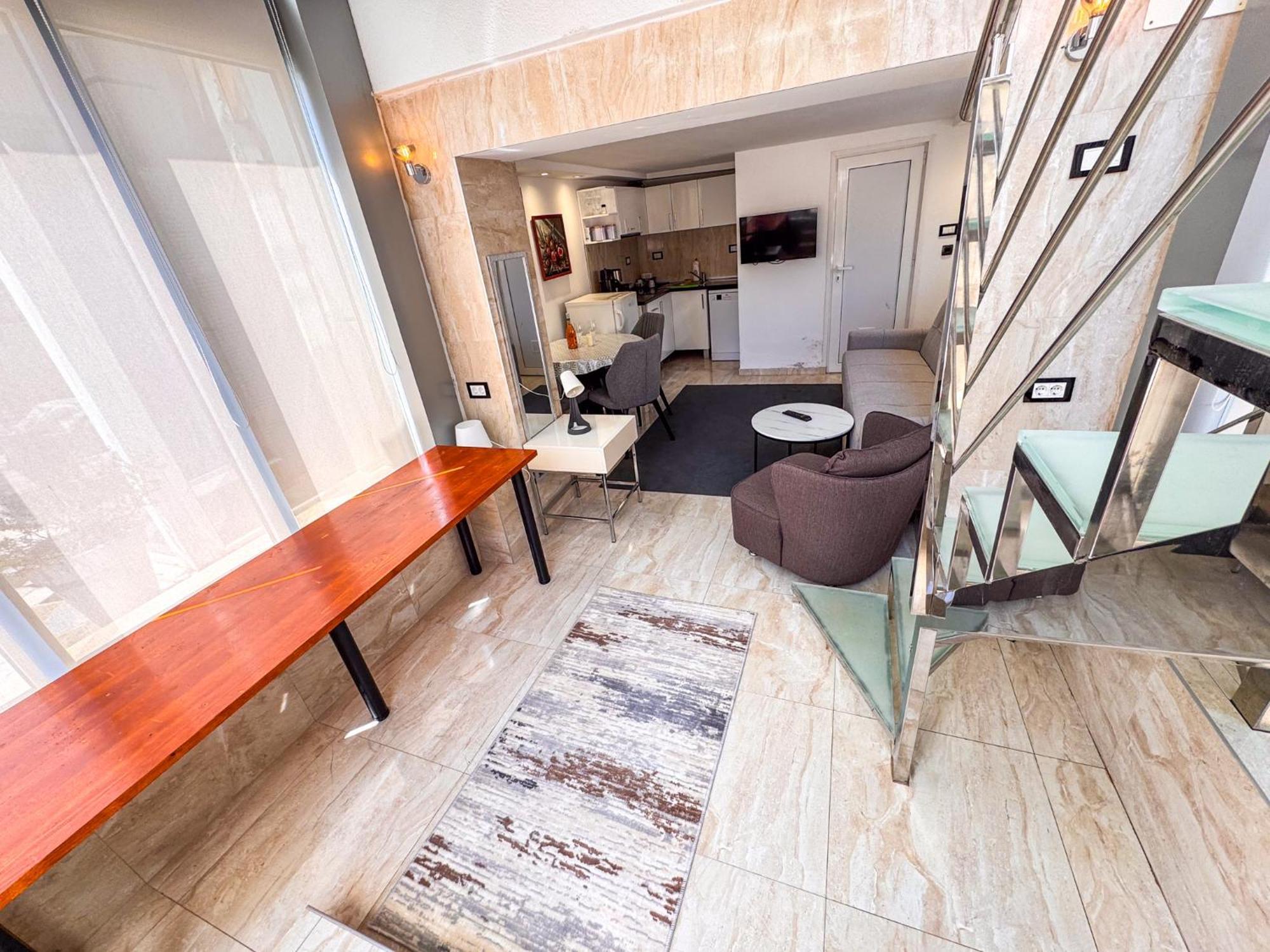 Qumi Apartments Tivat Exterior photo